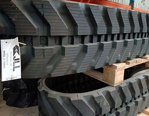 Гусеница 300x52,5x82N JLL  